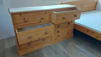 Nábytek z masivu ložnice - 8
