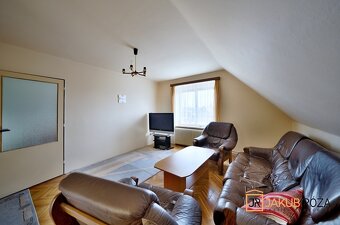 Prodej rodinného domu 238 m², pozemek 692 m² - 8