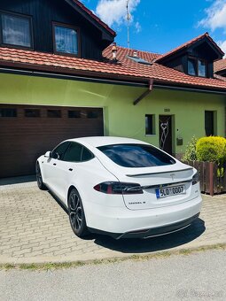 Tesla model S P85 - 8