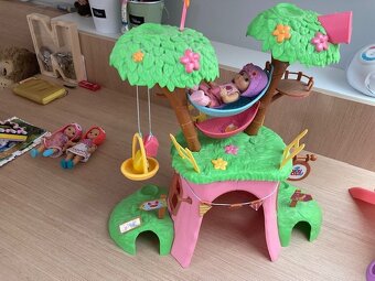 Mini Chou Chou Stromový domeček, hřiště a 6 ks panenek - 8