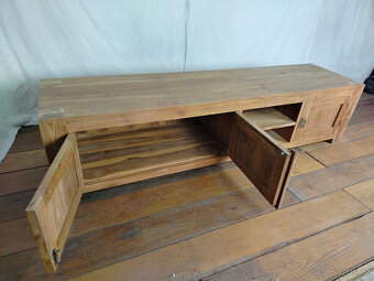 Nízká masivní komoda - TEAK - 8