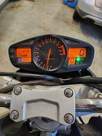 SUZUKI GSR600 - 8