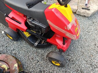 Prodám dva zahradní traktůrky - 8