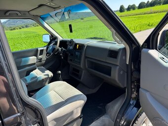 Vw caravelle 2.5tdi 111kw - 8