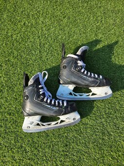 Hokejové brusle CCM vel. 38,5 cm - 8
