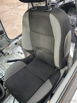 Peugeot 207 katosarske dily - 8