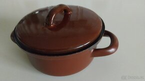 Nádobí: smaltované hrnce,hliníkové nádobí - 8