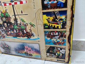 LEGO Ideas 21322 Zátoka pirátů z lodě Barakuda - 8