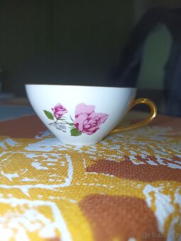 Hrnečky, skleničky, šálky a podšálky - 8