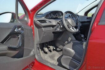 Peugeot 208 1,2i 60 kW, bohaté příslušenství - 8
