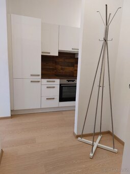 Pronájem nově zrenovovaného bytu 2+kk, Tábor - Hus. nám. - 8