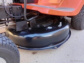 Prodám zahradní traktor Husqvarna CT126 - 8