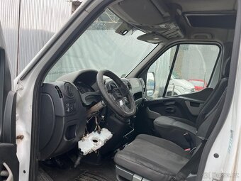 nepojízdný Renault Master - 8
