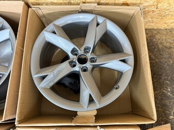 ORIGINÁLNÍ ALU KOLA AUDI A5 8T0601025F ET 32 8.5Jx19H2 - 8