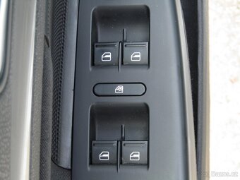 Volkswagen Golf 1.6 TDi , 77 kW nafta, 2010 - 8