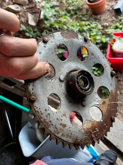 Náboje, kola, středy a řetězovky Jawa/CZ - 8