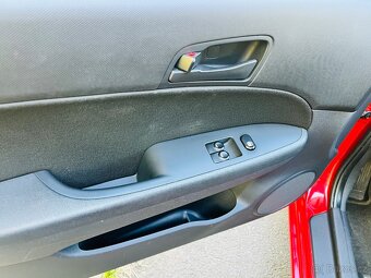 HYUNDAI i30 1.4 i BENZÍN NAJETO JEN 100 TIS KM - 8