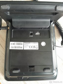 Stolní telefon s funkcemi mobilního Maxcom - 8