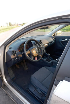 Audi A3 sportback 1,6MPI 75kw, serviska, výhřevy - 8