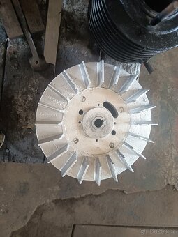 Motor a díly na PF - 8