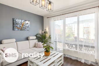 Prodej světlého bytu 3+kk, 59 m² s balkonem a parkováním, Pr - 8