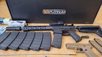 AR-15, Glock 19X - 8