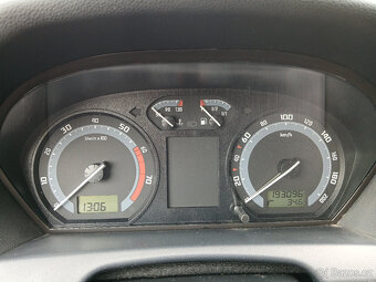 Škoda Fabia Com 1.4 59kW serviska - 8