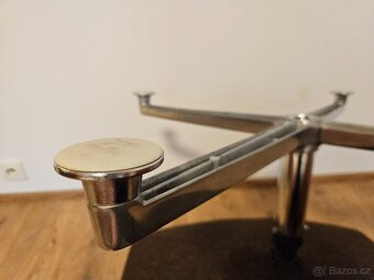 Kvalitní houpací křeslo s podnoží - 8