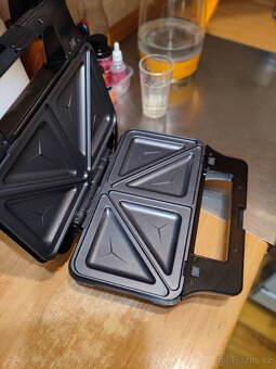 Nový zlatý sendvičovač Sencor - 8