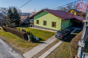 Prodej rodinného domu s úžasným výhledem a perfektní dostupn - 8