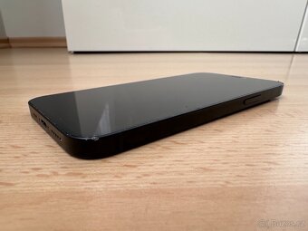 iPhone 12 černý, 64GB + nabíječka, pouzdra, ochranná skla - 8