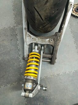 Přední a zadní kolo s kyvkou tlumič Ducati Monster 620 - 8