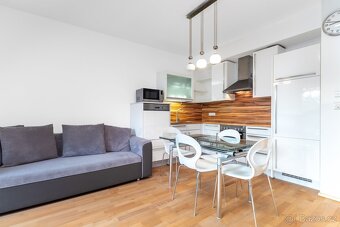 Prodej bytu 1+kk, 76 m2 s terasou a zahradou, Praha 5 - Stod - 8