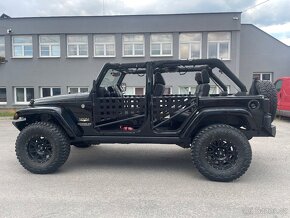 Jeep Wrangler - 8