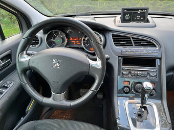 PEUGEOT 5008 2,O HDi Allure - 8