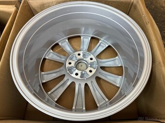 ORIGINÁLNÍ ALU KOLA HYUNDAI I40 8Jx18 ET46 5X114,3 - 8