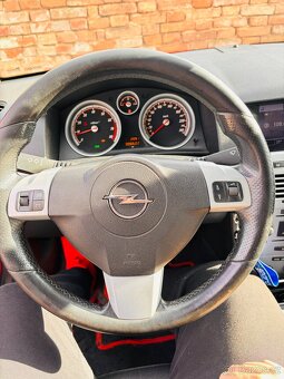 Opel Astra H GTC - 8