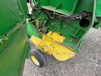 Lis na kulaté balíky John Deere 590 - 8