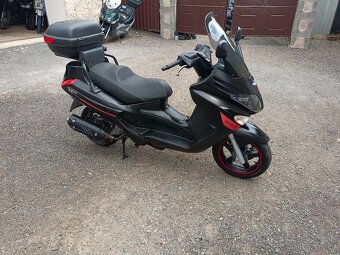Piaggio xevo 125 Cz doklady v ceně Černý 2 s kufrem - 8