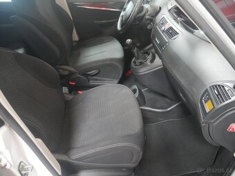 Citroën C4 Picasso 1.6i , 88 kW benzín, 2013 - 8