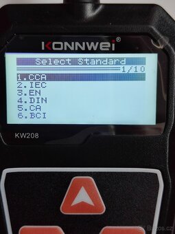 Tester autobaterie KONNWEI KW208. - 8