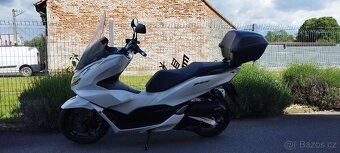 Honda PCX 125 .2023.najeto 17400km - 8