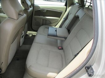 VOLVO XC70 D5 151kw AWD Momentum Kinetic 07/2010 - 8
