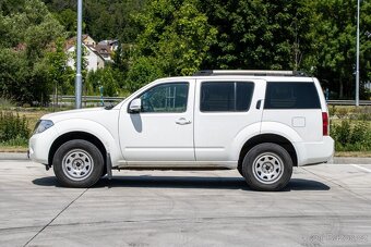 Nissan Pathfinder 2.5 dCi SE - 8