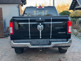 Dodge RAM 1500 - 8