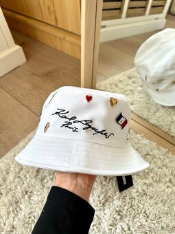 KARL LAGERFELD ČERNÝ A BÍLY KLOBOUK - 8