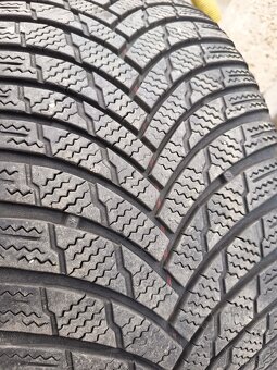 235/40R19 96V zimní Firestone Winterhawk 4 sada dot 4421 - 8