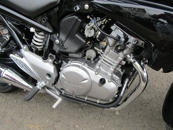 Suzuki GW 250 Inazuma - 8