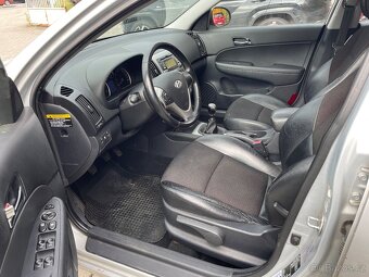 Hyundai i30CW 1,6i 93 kw - 8