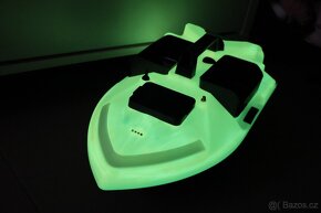 Fosforeskující zavážecí loďka s GPS, Český návod, silná BATE - 8